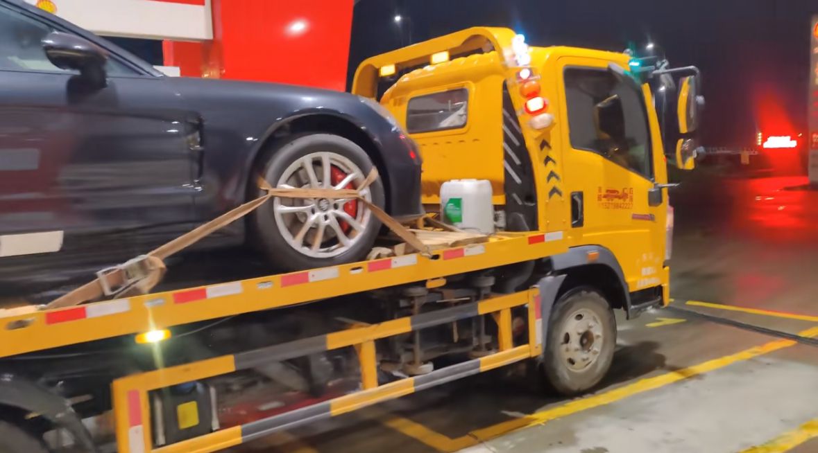 新疆行车途中遇到突发状况该如何呼叫道路救援？